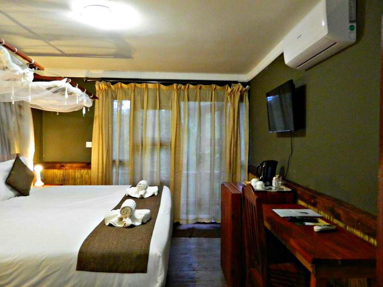 Kwalape Safari Lodge คาซาเนอ ภายนอก รูปภาพ