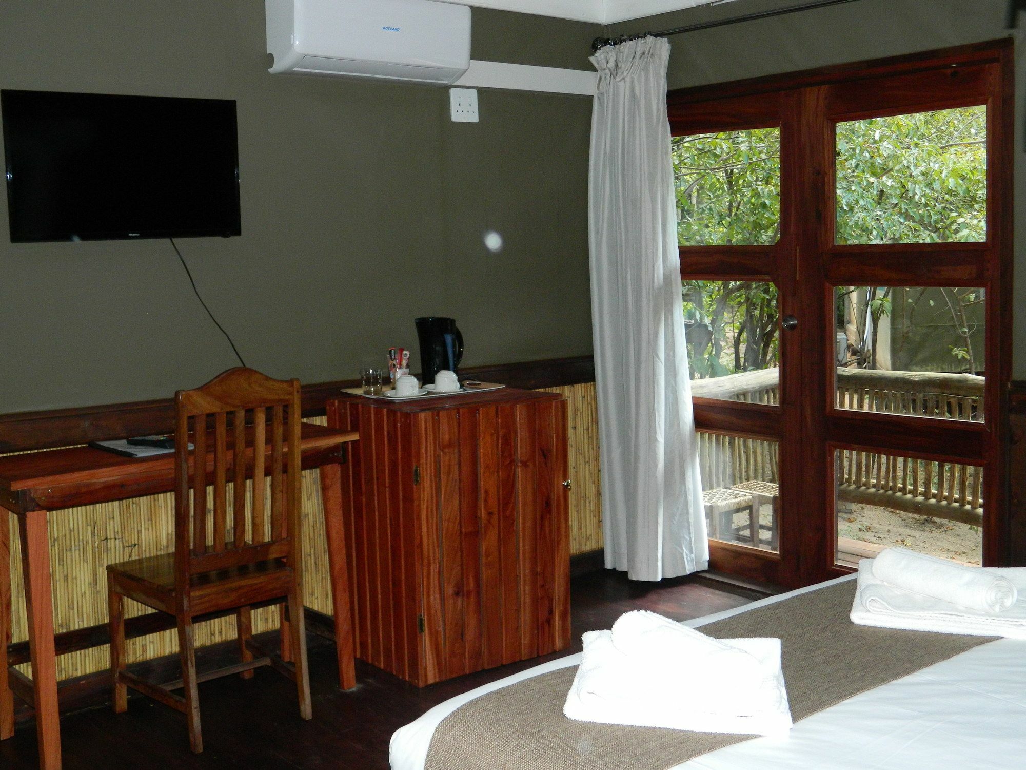 Kwalape Safari Lodge คาซาเนอ ภายนอก รูปภาพ